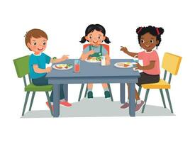 gruppo di bambini avendo pranzo insieme a scuola mensa vettore
