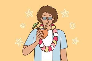 etnico uomo turista a partire dal isola di Hawaii bevande Noce di cocco cocktail a partire dal cannuccia e invita per spiaggia festa. africano americano tipo nel occhiali da sole chiamate per estate vacanza o fine settimana nel Hawaii vettore