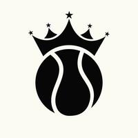 tennis logo design concetto con corona icona. tennis sport vincitore simbolo vettore