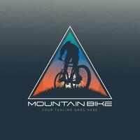 vettore logo mountain bike