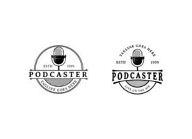 Podcast o Radio logo design utilizzando microfono e parlare icona vettore