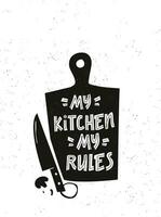 un' taglio tavola con un' citazione mio cucina mio regole. mano disegnato lettering per Stampa o etichetta. vettore