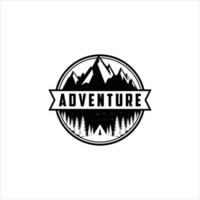 avventura logo. montagna logo su bianca sfondo. montagna icona per avventura loghi vettore