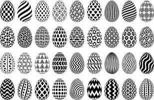 set di illustrazioni in bianco e nero dell'uovo di Pasqua. raccolta di uova di Pasqua stilizzate. uova decorative modellate monocromatiche isolate su priorità bassa bianca. vettore