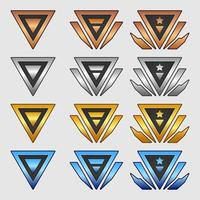 icone impostate per elementi di gioco isometrici, illustrazione vettoriale isolata colorata di medaglie di rango di gioco triangolare per concetto di gioco piatto astratto