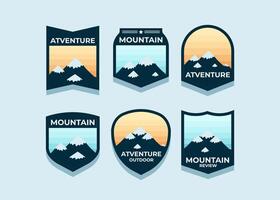 esplorare il set di simboli di avventura in montagna vettore