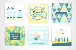 Set di carte estive con elementi di disegno a mano. vettore