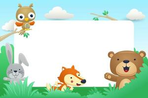 divertente bosco animali cartone animato con vuoto cartello. vettore illustrazione