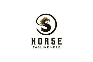 lettera S cavallo logo design con cavallo imbracatura nel creativo concetto vettore