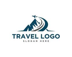 montagna con aereo viaggio logo vettore simbolo icona illustrazione design.