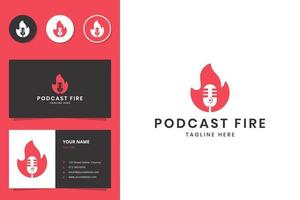 design del logo dello spazio negativo del fuoco del podcast vettore
