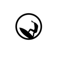 modello di logo di surf, vettore di progettazione di sport acquatici.