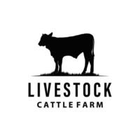 mucca logo, semplice bestiame azienda agricola disegno, bestiame silhouette, vettore distintivo per attività commerciale marca