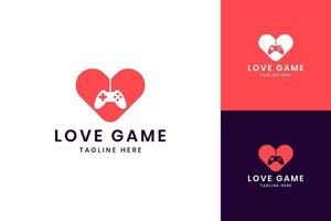 design del logo dello spazio negativo del gioco d'amore vettore