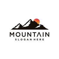 montagna logo vettore con creativo moderno idea concetto