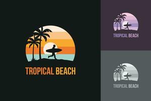 fare surf logo su tropicale spiaggia isola con silhouette di uomo trasporto tavola da surf vettore illustrazione