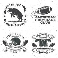 impostato di americano calcio o Rugby club distintivo. vettore per camicia, logo, Stampa, francobollo, toppa. Vintage ▾ design con toro, americano calcio sportivo giocatore, casco, palla e spalla pastiglie silhouette