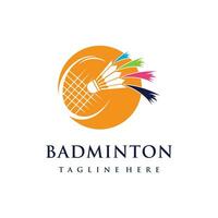 badminton club logo design modello isolato su bianca sfondo premio vettore