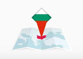 Bulgaria è raffigurato su un' piegato carta carta geografica e appuntato Posizione marcatore con bandiera di Bulgaria. vettore