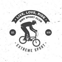 bmx estremo sport club distintivo. vettore. concetto per camicia, logo, Stampa, francobollo, tee con uomo cavalcata su un' sport bicicletta. Vintage ▾ tipografia design con bmx ciclista silhouette. vettore