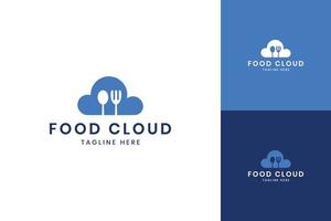 design del logo dello spazio negativo della nuvola di cibo vettore