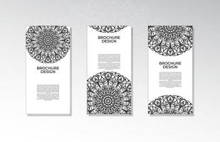 brochure o poster con mandala vettore