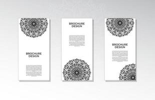 brochure o poster con mandala vettore