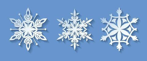 vettore impostato bianca Natale carta tagliare 3d fiocco di neve con ombra su blu colorato sfondo. inverno design elementi per presentazione, striscione, coperchio, ragnatela, volantino, carta, saldi, manifesto, diapositiva e sociale media