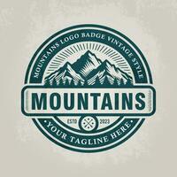 montagne logo distintivo Vintage ▾ stile vettore