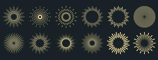 sunburst collezione. radiale tramonto travi. scoppiando d'oro sole raggi. fuochi d'artificio. logotipo o lettering design elemento. piatto vettore illustrazione.