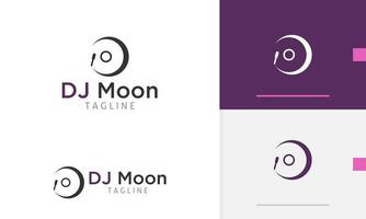 logo design icona di mezzaluna metà Luna con Filatura cerchio dj CD disco vinile musica discoteca club studio vettore