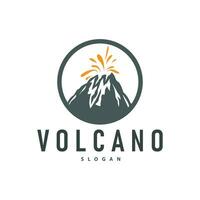 vulcano logo illustrazione silhouette design vulcano montagna eruzione con semplice rocce e lava vettore