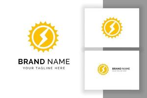 modello di progettazione del logo dell'energia solare del sole. design del logo della tecnologia solare vettore