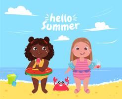 Due bambine sulla spiaggia. Ciao Estate. Amici gioco divertente e vacanze al mare. Illustrazione di cartone animato vettoriale