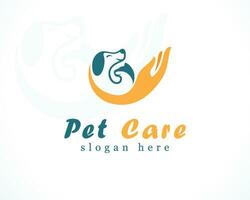 animale domestico cura logo creativo concetto mano animale cane e gatto vettore
