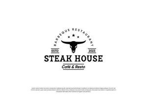 bistecca Casa, barbecue e griglia logo design. retrò etichetta per ristorante. vettore