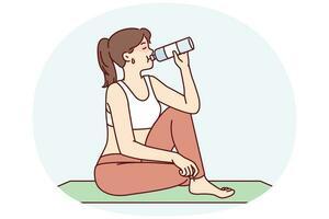 stanco donna seduta su yoga stuoia e potabile acqua nel tempo per rompere fra esercizi. vettore Immagine