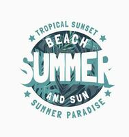 spiaggia estate slogan con tropicale foglia sfondo vettore illustrazione