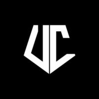 uc logo monogramma con modello di design in stile a forma di pentagono vettore