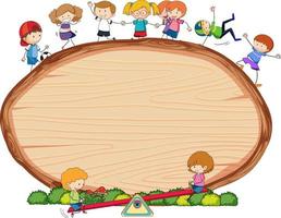 tavola di legno vuota di forma ovale con i bambini doodle personaggio dei cartoni animati vettore