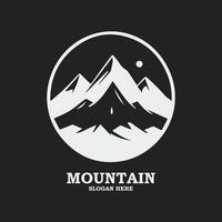 montagna logo modello design minimalista vettore