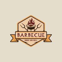 barbecue bistecca logo emblema vettore illustrazione modello icona grafico design. bbq griglia con fiamma e carne forchetta cartello o simbolo per cibo ristorante bistecca Casa con distintivo retrò tipografia stile