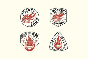 impostato di hockey schema distintivo loghi con hockey disco e fuoco tiro elemento design per hockey squadra e lega e campione vettore