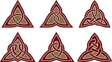vettore impostato di triangolare rosso e oro celtico nodi. ornamento di antico europeo popoli. cartello e simbolo di il irlandesi, scozzesi, Britannico, franchi