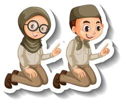 coppia di bambini musulmani indossa l'adesivo del personaggio dei cartoni animati vestito da safari vettore