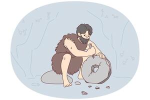 antico uomo con barba chi vite nel grotta usi pietra attrezzo per creare ruota. vettore Immagine