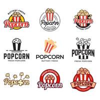 impostato di Popcorn logo distintivo con illustrazione di Popcorn nel secchio isolato su bianca sfondo vettore