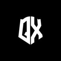 qx monogramma lettera logo nastro con stile scudo isolato su sfondo nero vettore