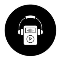 icona del glifo con lettore di musica digitale. lettore mp3 portatile con cuffie. gadget per l'archiviazione di file audio. piccolo dispositivo mobile portatile per la riproduzione di musica. illustrazione vettoriale silhouette bianca in cerchio nero