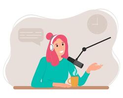 carino cartone animato giovane donna nel un' cuffie parlando e registrazione in linea Podcast con microfono. Podcast concetto. vettore